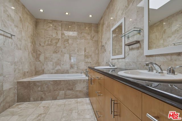 4443 Ventura Canyon Avenue 304, Sherman Oaks, CA 91423