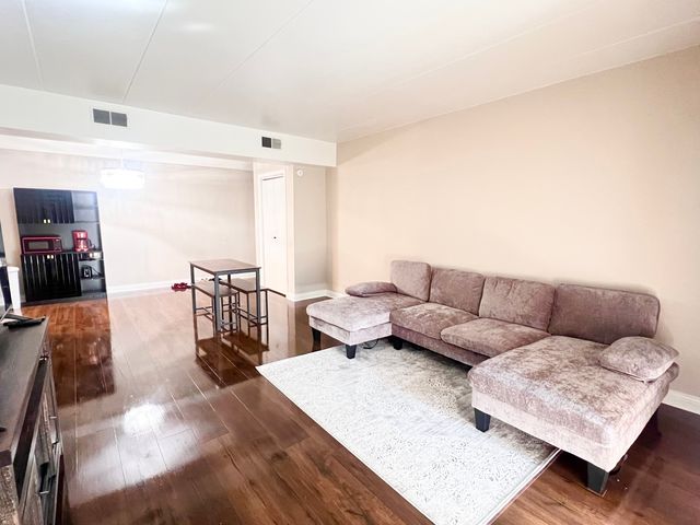 3240 N Manor Drive 130, Lansing, IL 60438