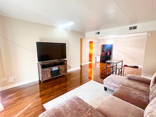 3240 N Manor Drive 130, Lansing, IL 60438
