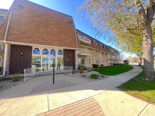 3240 N Manor Drive 130, Lansing, IL 60438
