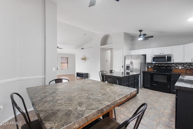 936 E MONTOYA Lane, Phoenix, AZ 85024