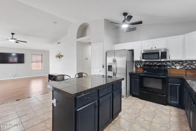 936 E MONTOYA Lane, Phoenix, AZ 85024