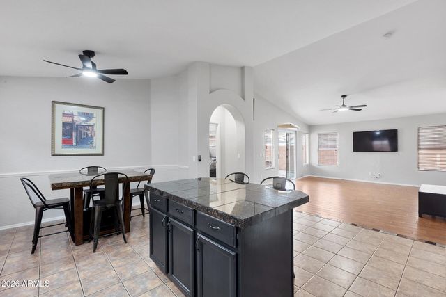 936 E MONTOYA Lane, Phoenix, AZ 85024