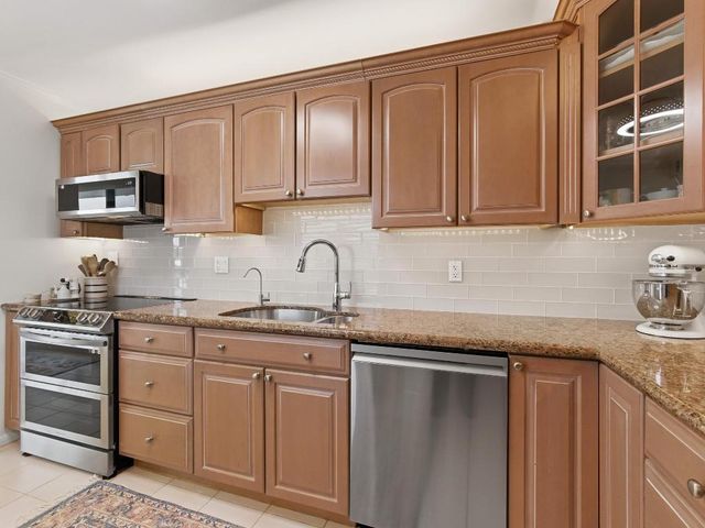 2520 Presidential Way 203, West Palm Beach, FL 33401