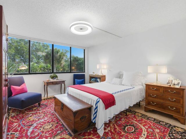 2520 Presidential Way 203, West Palm Beach, FL 33401