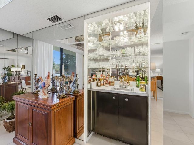 2520 Presidential Way 203, West Palm Beach, FL 33401