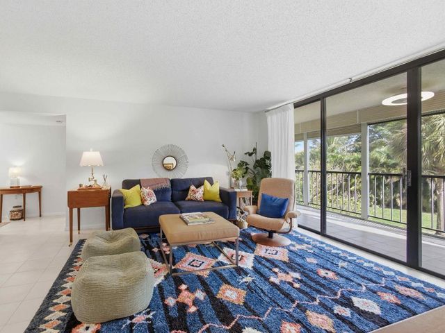 2520 Presidential Way 203, West Palm Beach, FL 33401