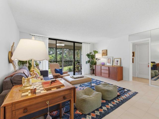 2520 Presidential Way 203, West Palm Beach, FL 33401