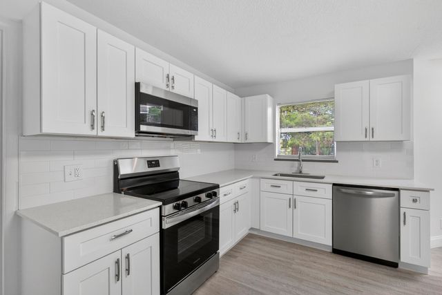 12691 N 40th St Street N, The Acreage, FL 33411