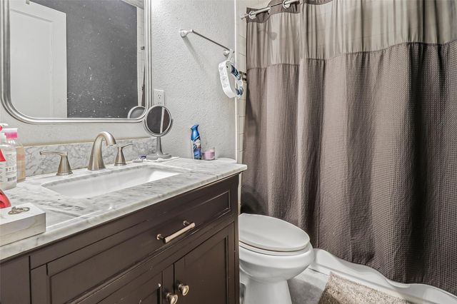 1117 Southampton Street, Angleton, TX 77515