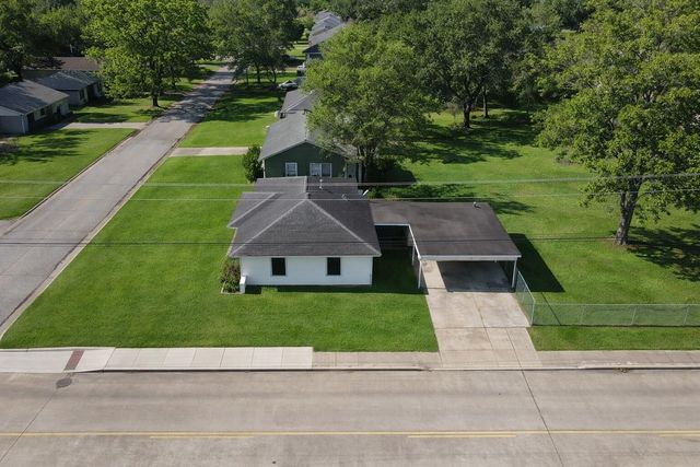 1117 Southampton Street, Angleton, TX 77515