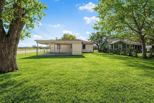 1117 Southampton Street, Angleton, TX 77515