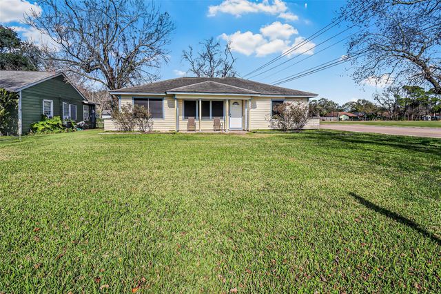 1117 Southampton Street, Angleton, TX 77515