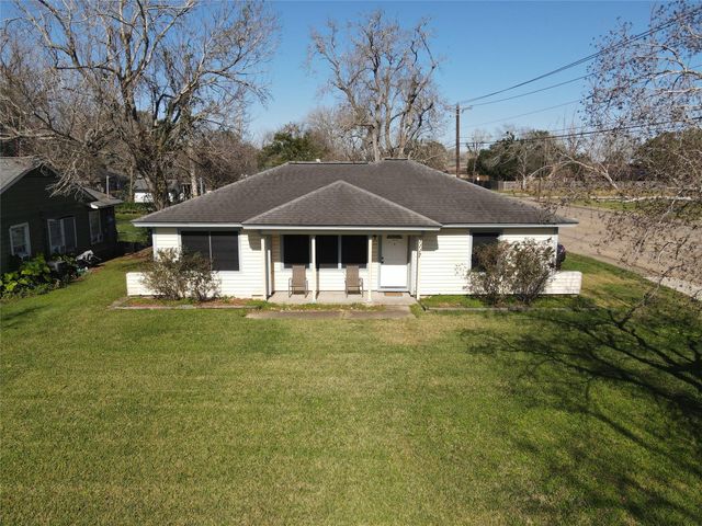1117 Southampton Street, Angleton, TX 77515