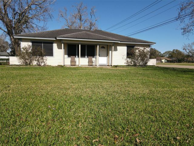 1117 Southampton Street, Angleton, TX 77515