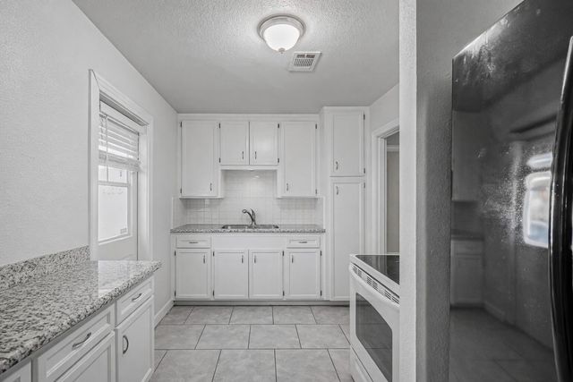 1117 Southampton Street, Angleton, TX 77515