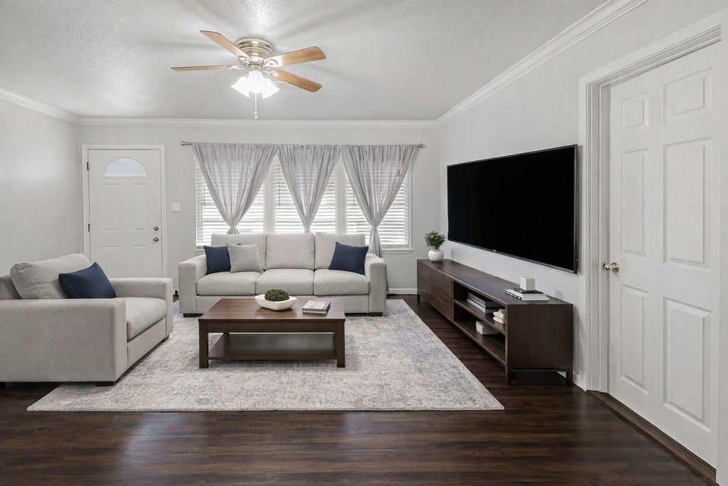 1117 Southampton Street, Angleton, TX 77515