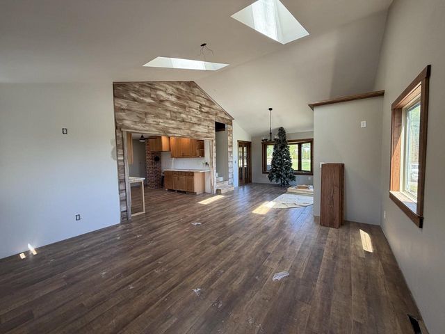 1211 County 6, La Crescent, MN 55947