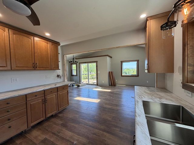 1211 County 6, La Crescent, MN 55947