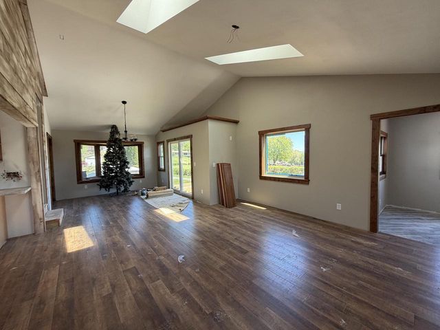 1211 County 6, La Crescent, MN 55947