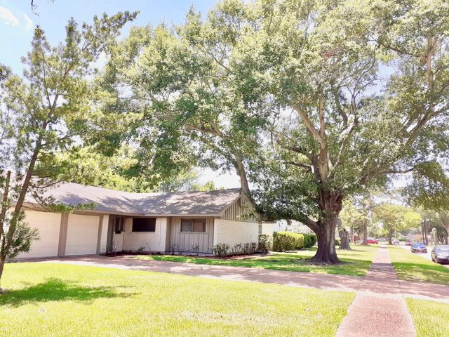 8302 Coastway Lane, Houston, TX 77075