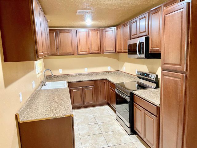 8302 Coastway Lane, Houston, TX 77075