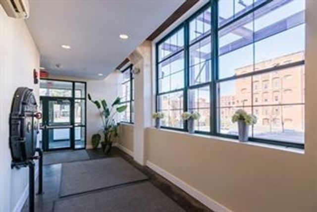 21 Illinois St 403, Worcester, MA 01610