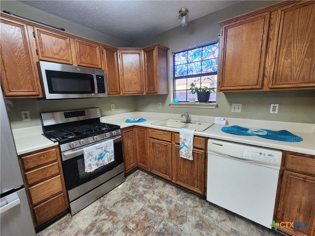 304 E Hogan Drive, Copperas Cove, TX 76522