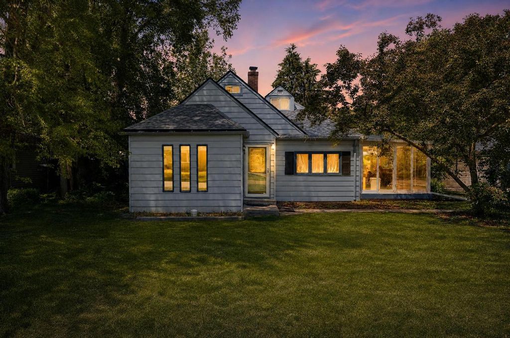614 16th PLACE, Kenosha, WI 53140
