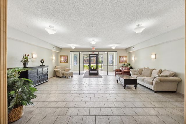 619 8th Street SE 303, Minneapolis, MN 55414