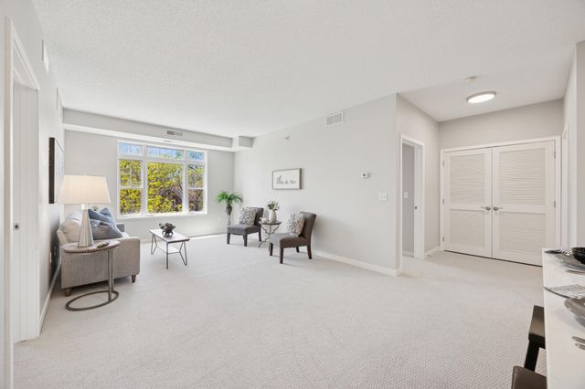 619 8th Street SE 303, Minneapolis, MN 55414