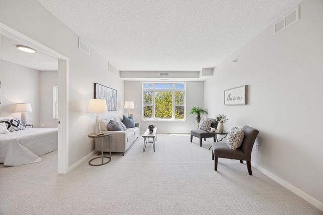 619 8th Street SE 303, Minneapolis, MN 55414