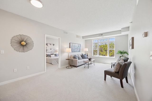 619 8th Street SE 303, Minneapolis, MN 55414