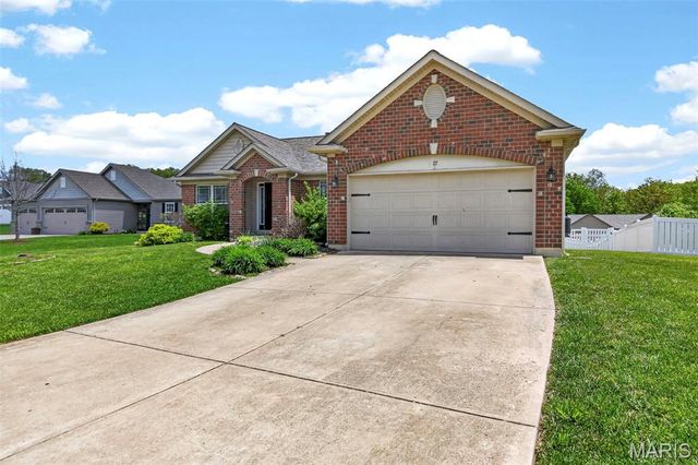 27 Millstone Lake Drive, Winfield, MO 63389