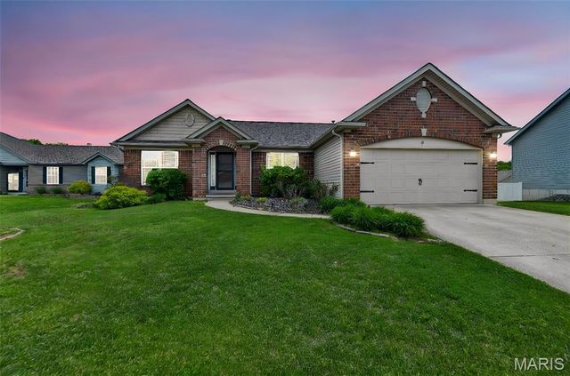 27 Millstone Lake Drive, Winfield, MO 63389