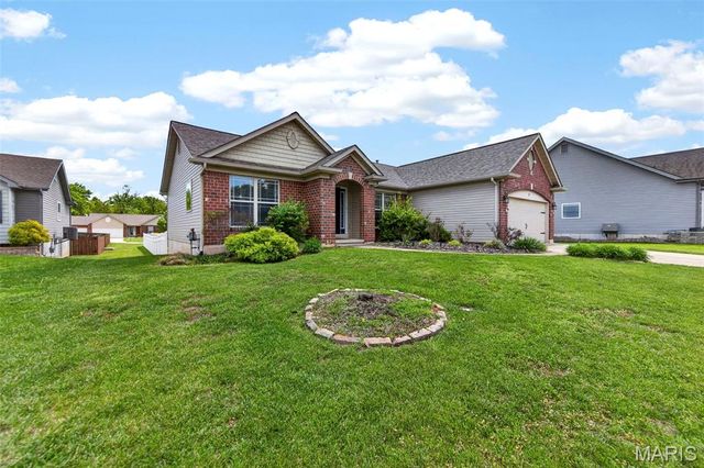 27 Millstone Lake Drive, Winfield, MO 63389