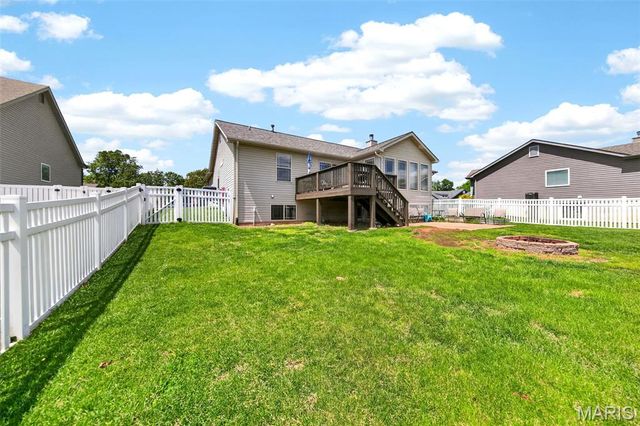 27 Millstone Lake Drive, Winfield, MO 63389