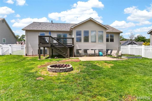27 Millstone Lake Drive, Winfield, MO 63389