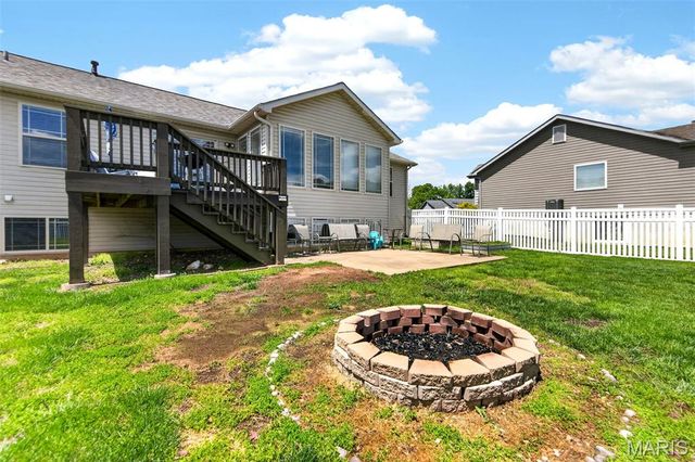 27 Millstone Lake Drive, Winfield, MO 63389