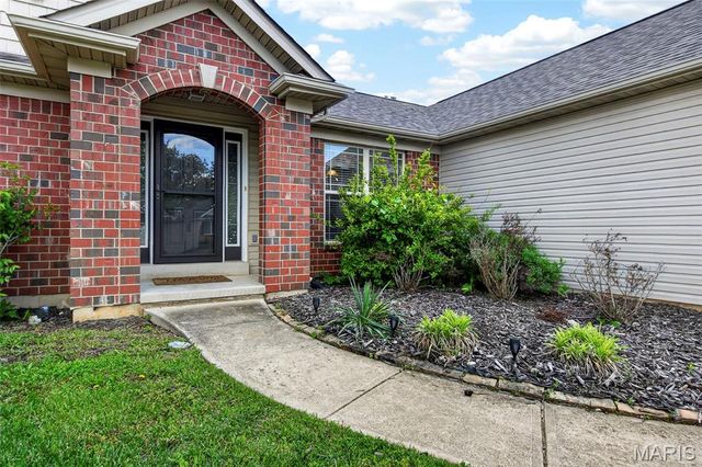 27 Millstone Lake Drive, Winfield, MO 63389