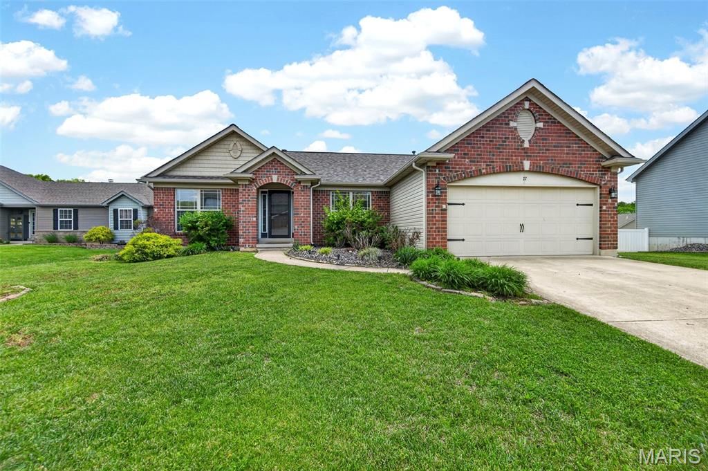 27 Millstone Lake Drive, Winfield, MO 63389