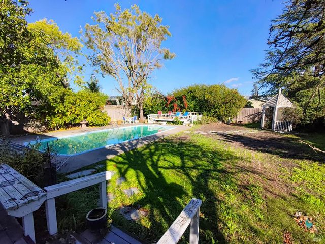 5716 Dorian Dr, Rohnert Park, CA 94928