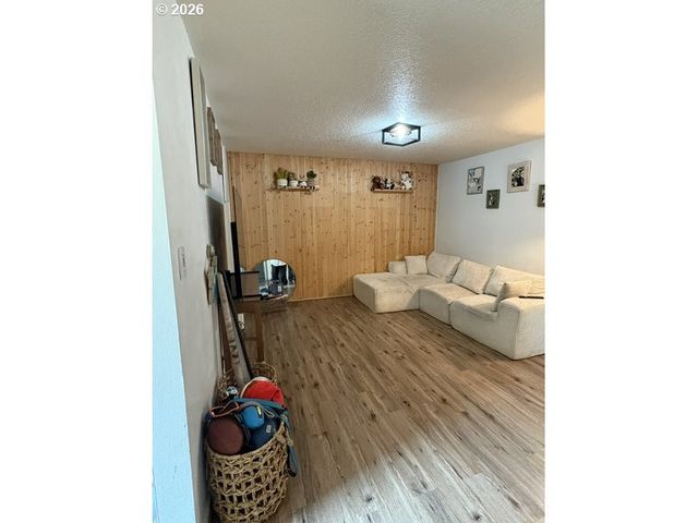 424 PARK Dr, Oregon City, OR 97045