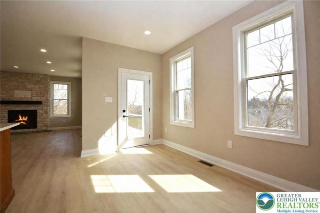 4740 Hillcrest Lane, Whitehall Twp, PA 18052