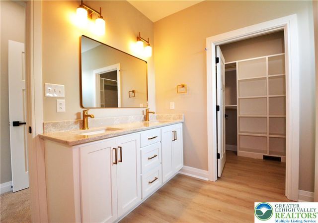 4740 Hillcrest Lane, Whitehall Twp, PA 18052