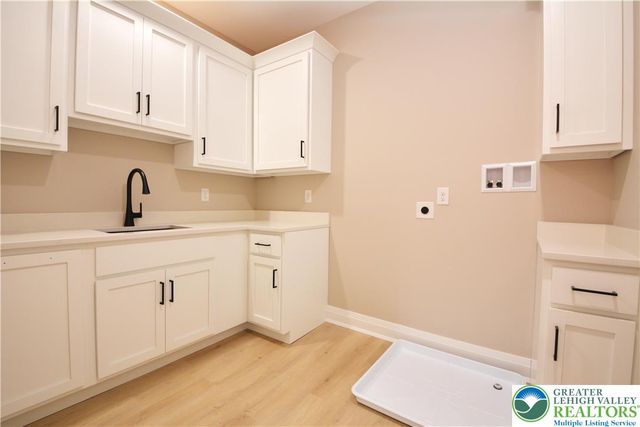 4740 Hillcrest Lane, Whitehall Twp, PA 18052
