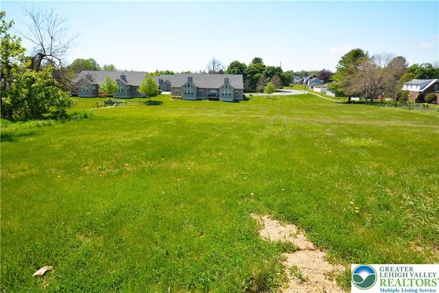 4740 Hillcrest Lane, Whitehall Twp, PA 18052