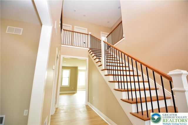 4740 Hillcrest Lane, Whitehall Twp, PA 18052
