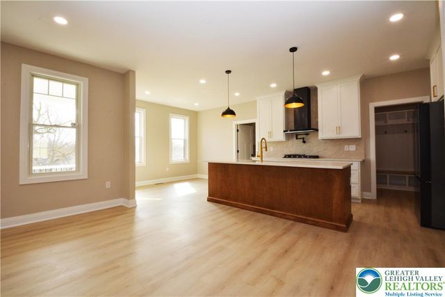 4740 Hillcrest Lane, Whitehall Twp, PA 18052