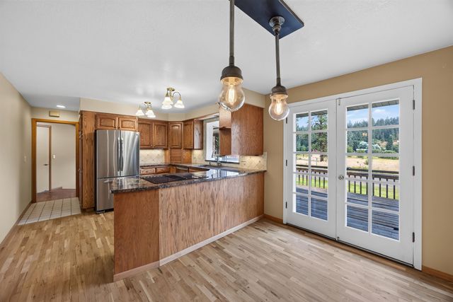 27722 N River Estates Dr, Chattaroy, WA 99003